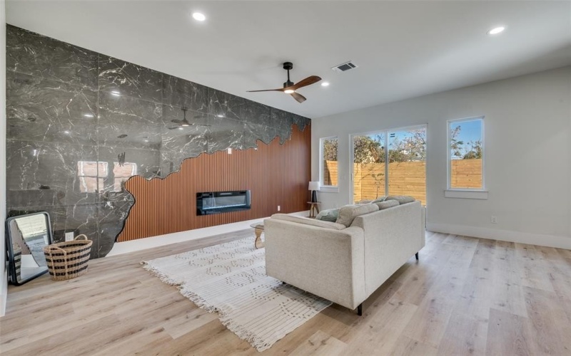 3314 NAVARO Street, Dallas, TX 75212, 4 Habitaciones Habitaciones , ,3 BañosBaños,Residential,En Venta,3314 NAVARO Street,0,21131710