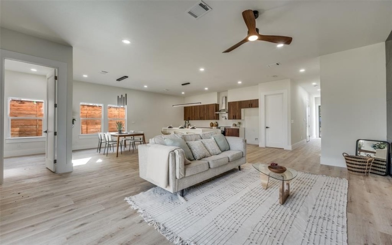 3314 NAVARO Street, Dallas, TX 75212, 4 Habitaciones Habitaciones , ,3 BañosBaños,Residential,En Venta,3314 NAVARO Street,0,21131710