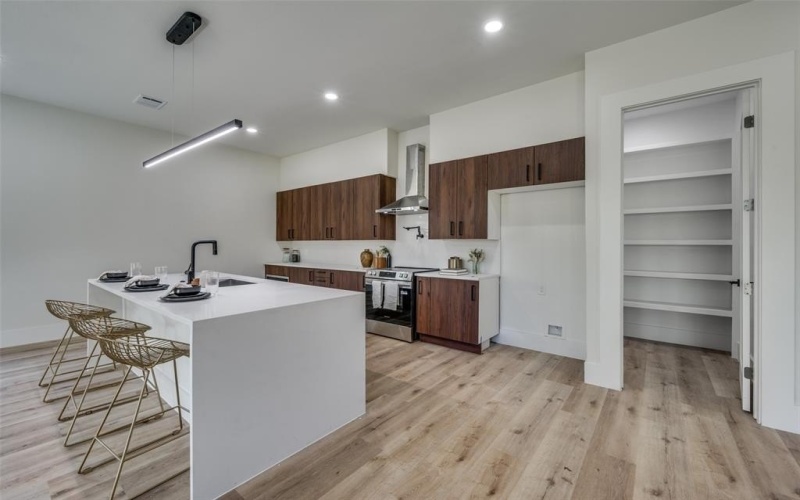 3314 NAVARO Street, Dallas, TX 75212, 4 Habitaciones Habitaciones , ,3 BañosBaños,Residential,En Venta,3314 NAVARO Street,0,21131710