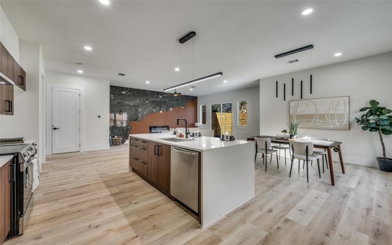 3314 NAVARO Street, Dallas, TX 75212, 4 Habitaciones Habitaciones , ,3 BañosBaños,Residential,En Venta,3314 NAVARO Street,0,21131710