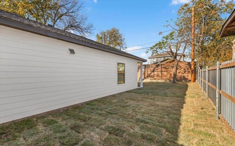 1125 E Humbolt Street, Fort Worth, TX 76104, 4 Bedrooms Bedrooms, ,2 BathroomsBathrooms,Residential,For Sale,1125 E Humbolt Street,0,21131768