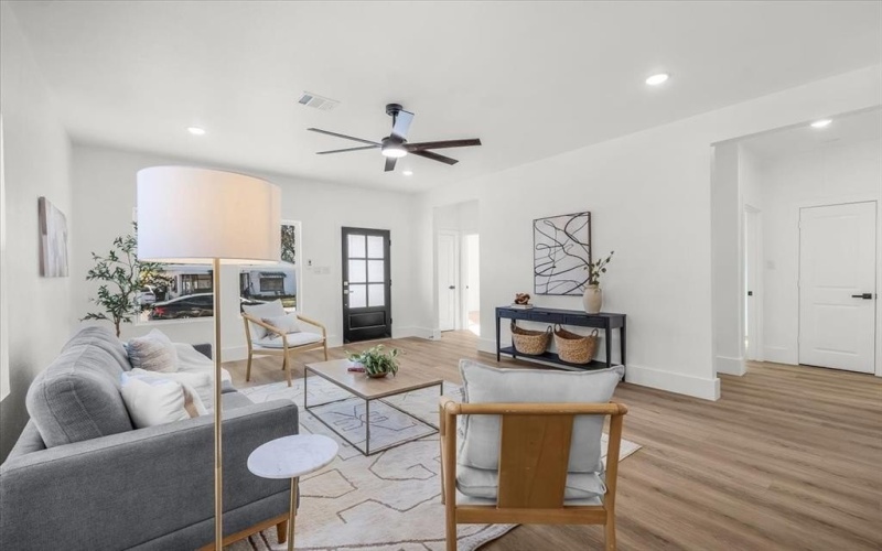 1125 E Humbolt Street, Fort Worth, TX 76104, 4 Bedrooms Bedrooms, ,2 BathroomsBathrooms,Residential,For Sale,1125 E Humbolt Street,0,21131768