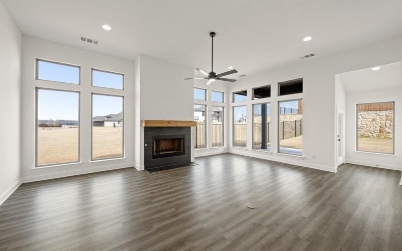 328 Alina Street, Burleson, TX 76028, 3 Bedrooms Bedrooms, ,2 BathroomsBathrooms,Residential,For Sale,328 Alina Street,0,21131792