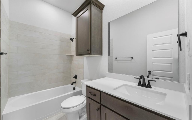 136 Lila Lake Drive, Waxahachie, TX 75165, 4 Habitaciones Habitaciones , ,3 BañosBaños,Residential,En Venta,136 Lila Lake Drive,0,21131796