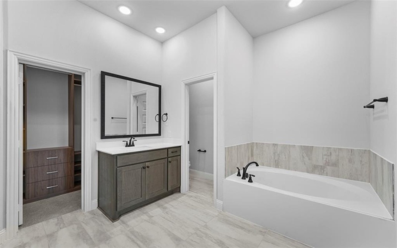 136 Lila Lake Drive, Waxahachie, TX 75165, 4 Habitaciones Habitaciones , ,3 BañosBaños,Residential,En Venta,136 Lila Lake Drive,0,21131796