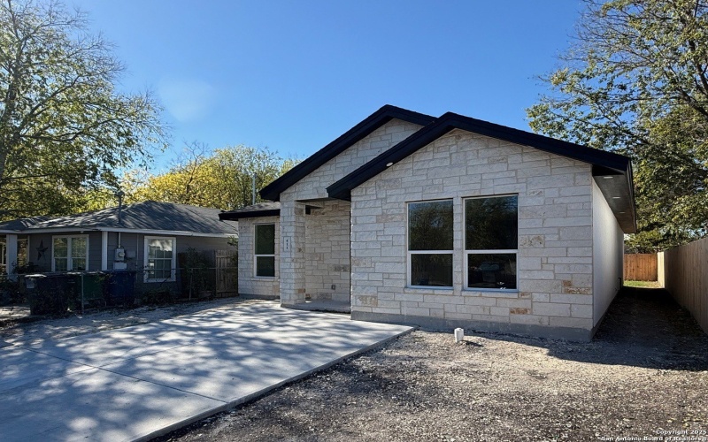 411 Moselle, San Antonio, TX 78237, 3 Bedrooms Bedrooms, ,2 BathroomsBathrooms,Residential,For Sale,411 Moselle,0,1928349