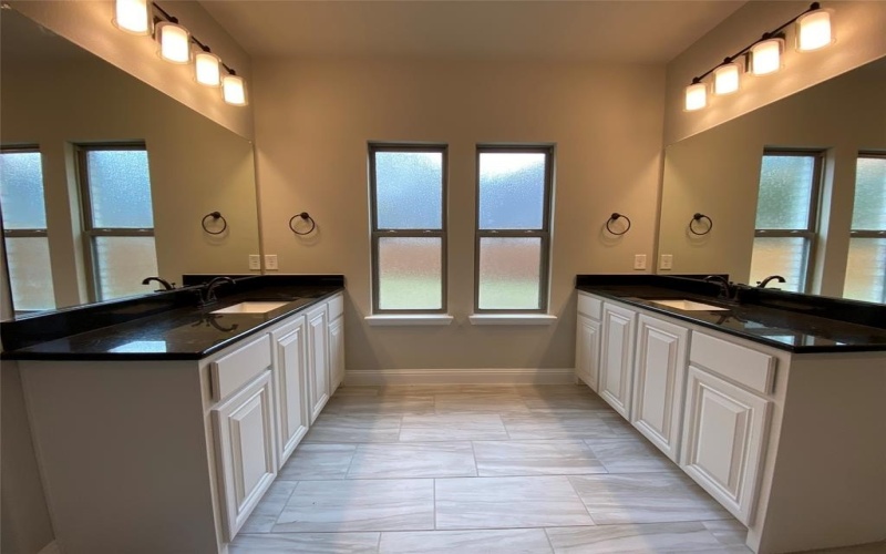 550 Aldred Street, Greenville, TX 75401, 5 Habitaciones Habitaciones , ,5 BañosBaños,Residential,En Venta,550 Aldred Street,0,21090050