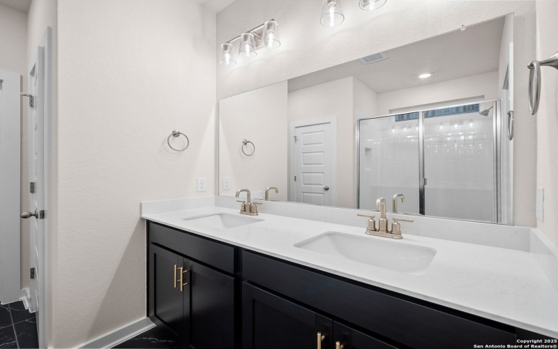 6806 Comanche Post, San Antonio, TX 78233, 5 Habitaciones Habitaciones , ,3 BañosBaños,Residential,En Venta,6806 Comanche Post,0,1928224