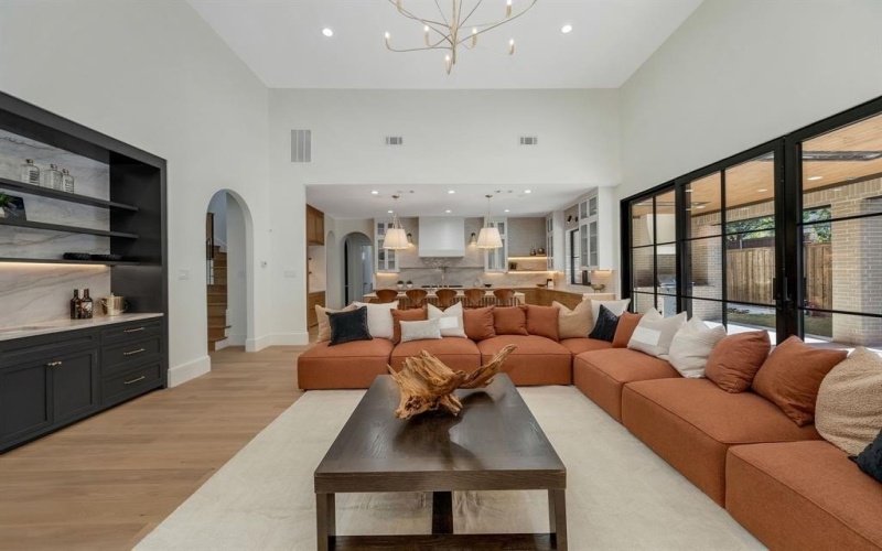 7004 Irongate Lane, Dallas, TX 75214, 5 Bedrooms Bedrooms, ,6 BathroomsBathrooms,Residential,For Sale,7004 Irongate Lane,0,21132447