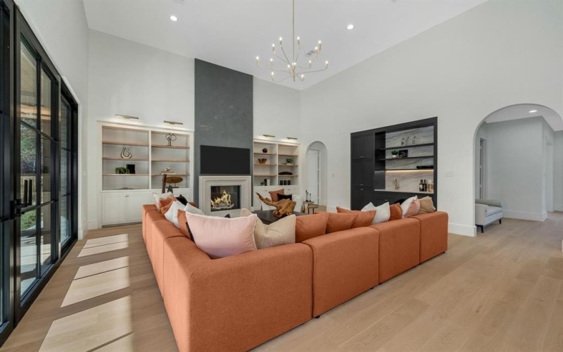 7004 Irongate Lane, Dallas, TX 75214, 5 Bedrooms Bedrooms, ,6 BathroomsBathrooms,Residential,For Sale,7004 Irongate Lane,0,21132447