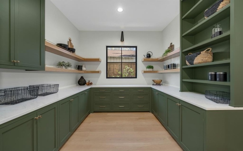 7004 Irongate Lane, Dallas, TX 75214, 5 Bedrooms Bedrooms, ,6 BathroomsBathrooms,Residential,For Sale,7004 Irongate Lane,0,21132447