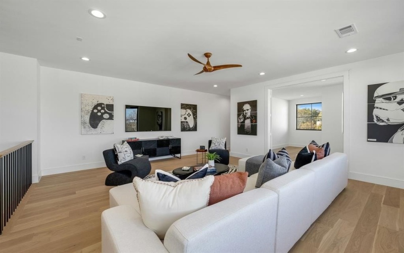 7004 Irongate Lane, Dallas, TX 75214, 5 Bedrooms Bedrooms, ,6 BathroomsBathrooms,Residential,For Sale,7004 Irongate Lane,0,21132447