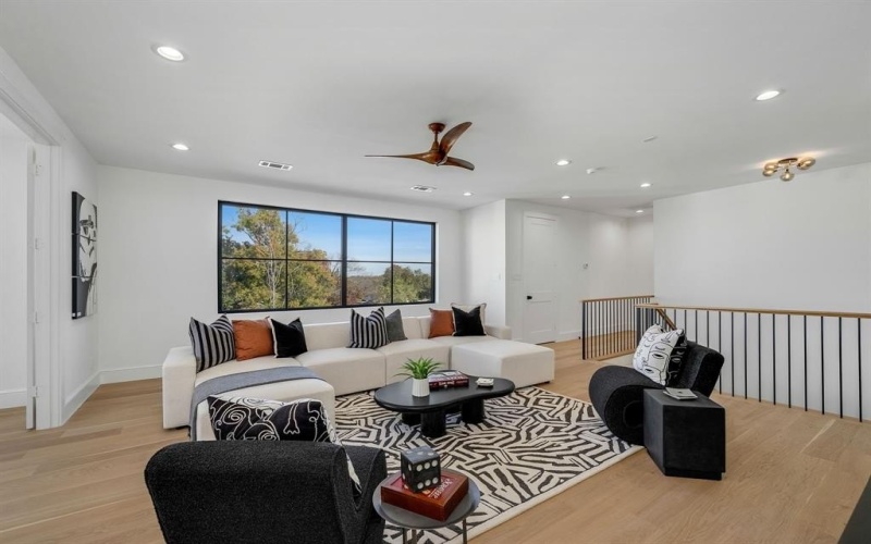 7004 Irongate Lane, Dallas, TX 75214, 5 Bedrooms Bedrooms, ,6 BathroomsBathrooms,Residential,For Sale,7004 Irongate Lane,0,21132447