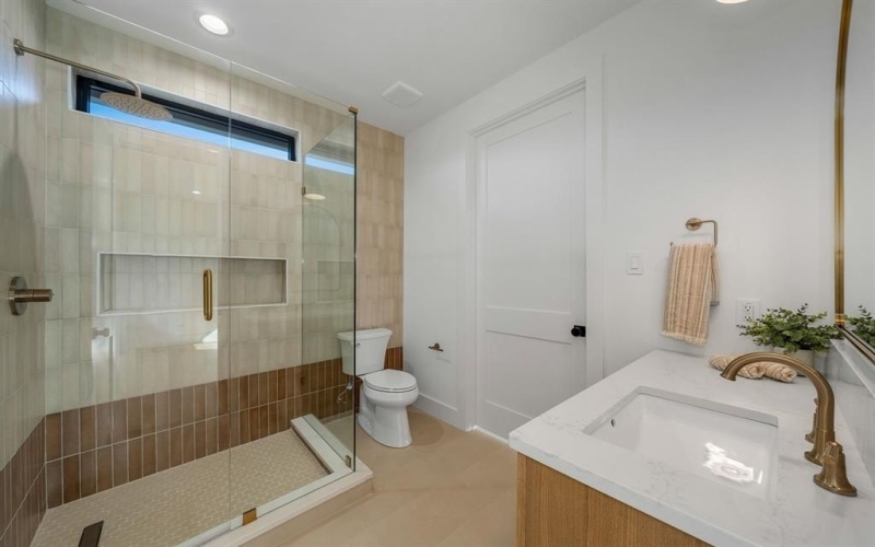 7004 Irongate Lane, Dallas, TX 75214, 5 Bedrooms Bedrooms, ,6 BathroomsBathrooms,Residential,For Sale,7004 Irongate Lane,0,21132447