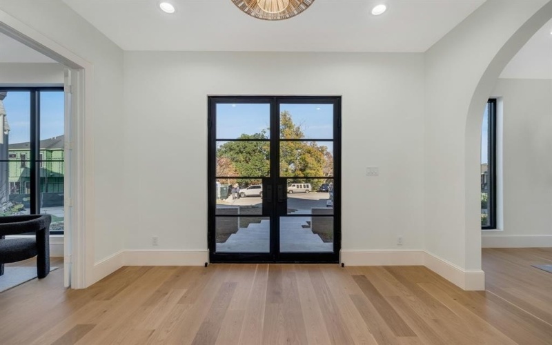 7004 Irongate Lane, Dallas, TX 75214, 5 Bedrooms Bedrooms, ,6 BathroomsBathrooms,Residential,For Sale,7004 Irongate Lane,0,21132447