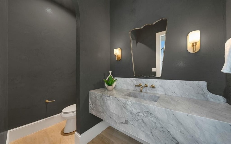 7004 Irongate Lane, Dallas, TX 75214, 5 Bedrooms Bedrooms, ,6 BathroomsBathrooms,Residential,For Sale,7004 Irongate Lane,0,21132447