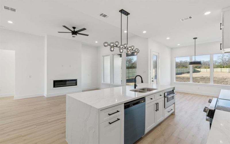 1235 Cedardale Road, Lancaster, TX 75134, 4 Habitaciones Habitaciones , ,2 BañosBaños,Residential,En Venta,1235 Cedardale Road,0,21132528