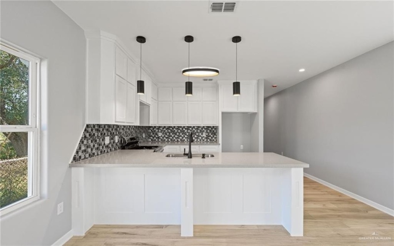 405 W Huisache Street, Weslaco, TX 78596, 2 Bedrooms Bedrooms, ,2 BathroomsBathrooms,Residential,For Sale,405 W Huisache Street,0,489105