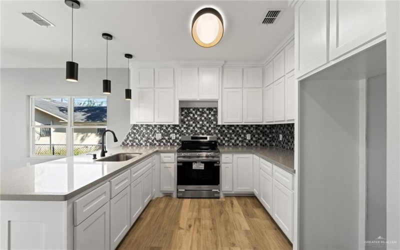 405 W Huisache Street, Weslaco, TX 78596, 2 Bedrooms Bedrooms, ,2 BathroomsBathrooms,Residential,For Sale,405 W Huisache Street,0,489105