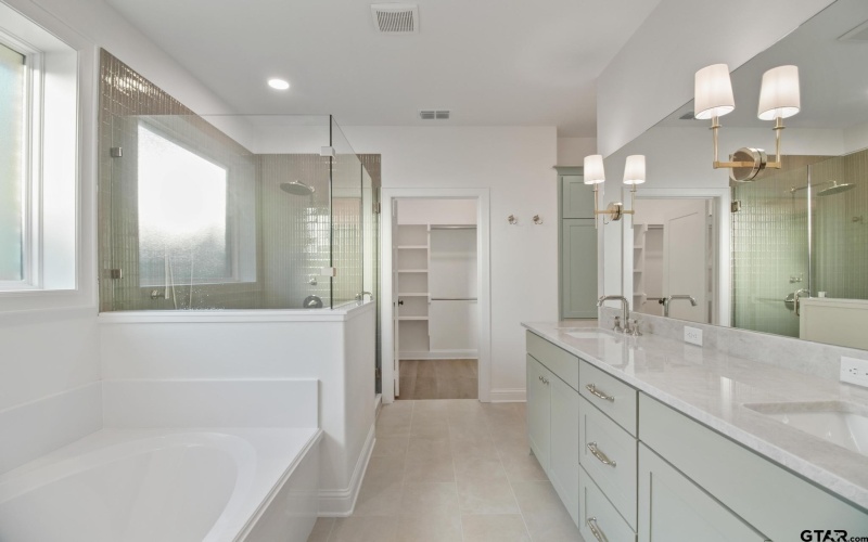 9244 Villas Ct, Tyler, TX 75703, 3 Bedrooms Bedrooms, ,3 BathroomsBathrooms,Residential,For Sale,9244 Villas Ct,0,25017759