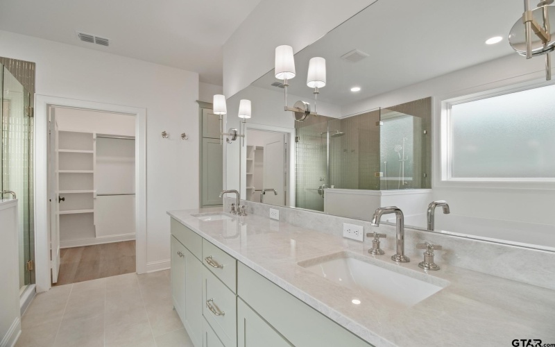 9244 Villas Ct, Tyler, TX 75703, 3 Bedrooms Bedrooms, ,3 BathroomsBathrooms,Residential,For Sale,9244 Villas Ct,0,25017759