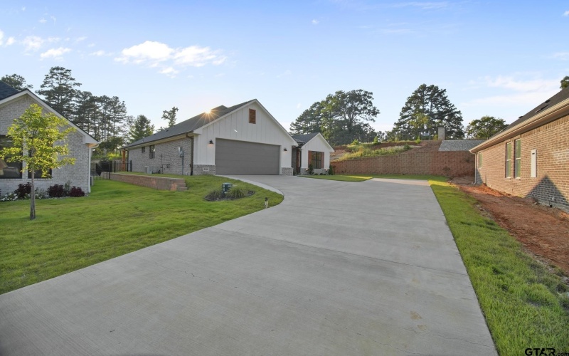 9244 Villas Ct, Tyler, TX 75703, 3 Bedrooms Bedrooms, ,3 BathroomsBathrooms,Residential,For Sale,9244 Villas Ct,0,25017759