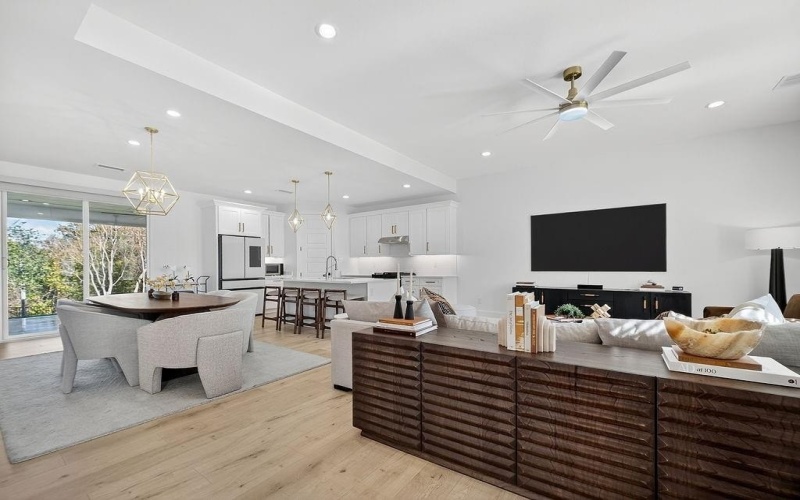 2006 Oak Garden Court, Dallas, TX 75232, 4 Habitaciones Habitaciones , ,3 BañosBaños,Residential,En Venta,2006 Oak Garden Court,0,21129222