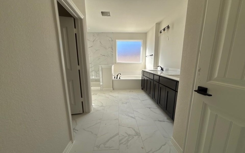 557 Waterford Park Boulevard, Weatherford, TX 76087, 3 Bedrooms Bedrooms, ,2 BathroomsBathrooms,Residential,For Sale,557 Waterford Park Boulevard,0,21132633