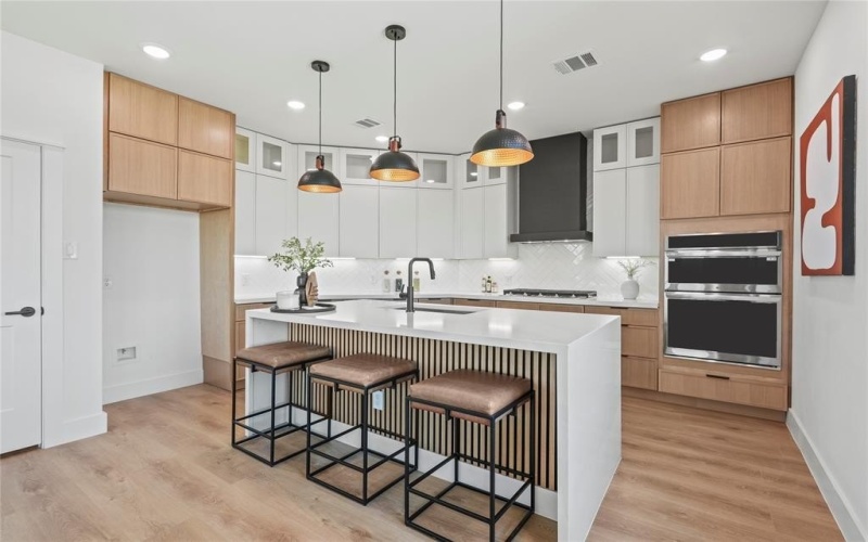 325 N Moore, Dallas, TX 75203, 4 Habitaciones Habitaciones , ,5 BañosBaños,Residential,En Venta,325 N Moore,0,21132772