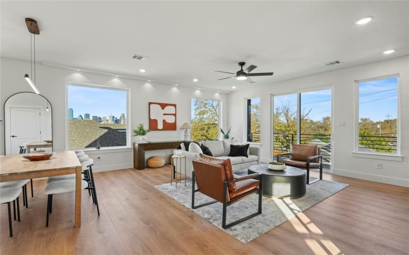 325 N Moore, Dallas, TX 75203, 4 Habitaciones Habitaciones , ,5 BañosBaños,Residential,En Venta,325 N Moore,0,21132772