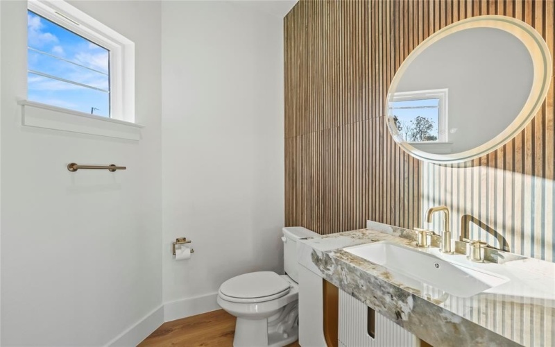 325 N Moore, Dallas, TX 75203, 4 Habitaciones Habitaciones , ,5 BañosBaños,Residential,En Venta,325 N Moore,0,21132772