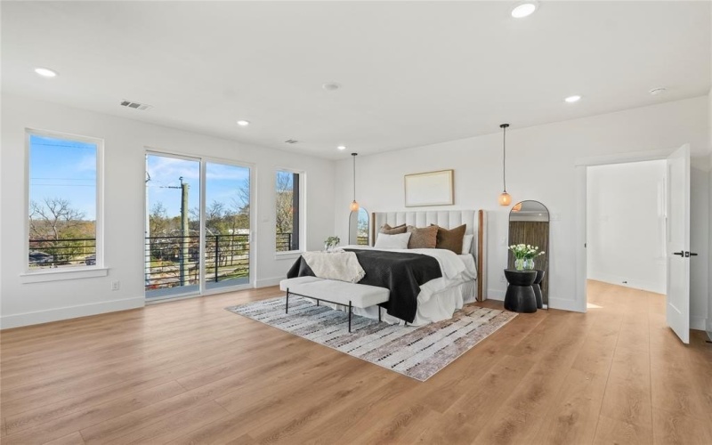 325 N Moore, Dallas, TX 75203, 4 Habitaciones Habitaciones , ,5 BañosBaños,Residential,En Venta,325 N Moore,0,21132772