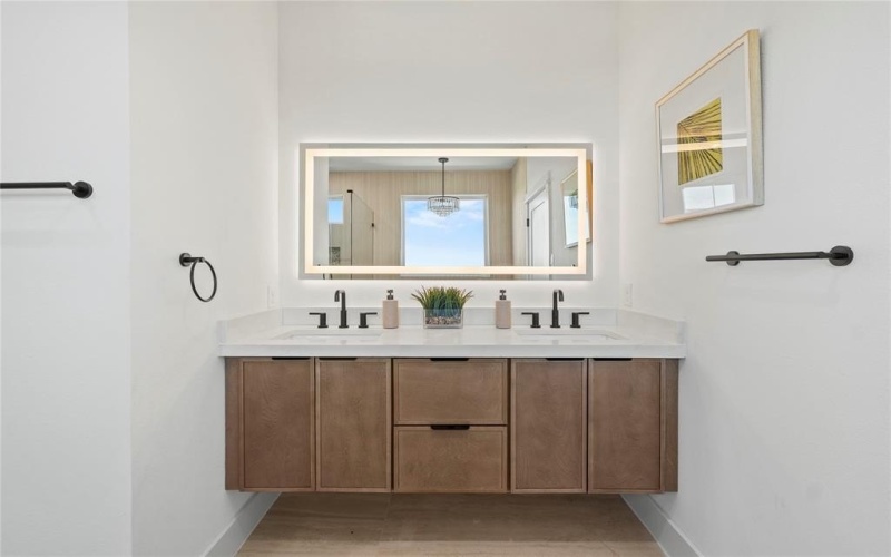 325 N Moore, Dallas, TX 75203, 4 Habitaciones Habitaciones , ,5 BañosBaños,Residential,En Venta,325 N Moore,0,21132772