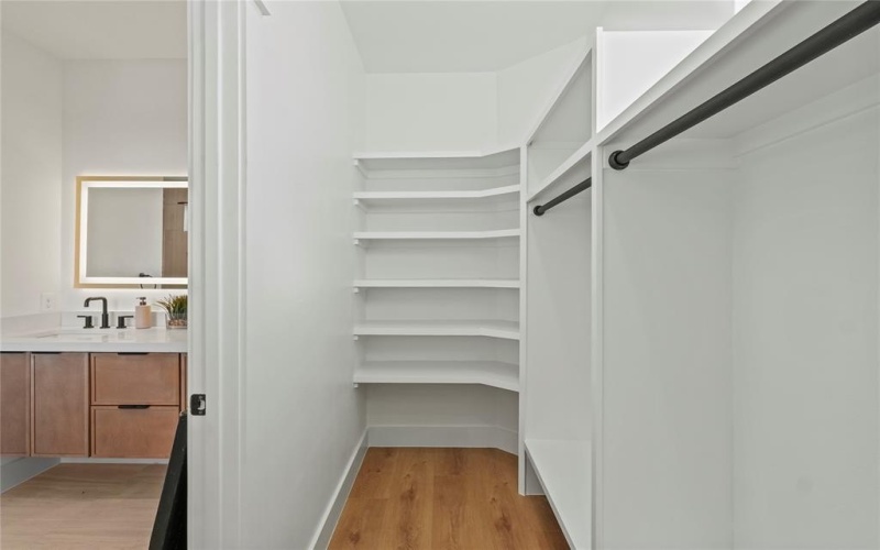 325 N Moore, Dallas, TX 75203, 4 Habitaciones Habitaciones , ,5 BañosBaños,Residential,En Venta,325 N Moore,0,21132772