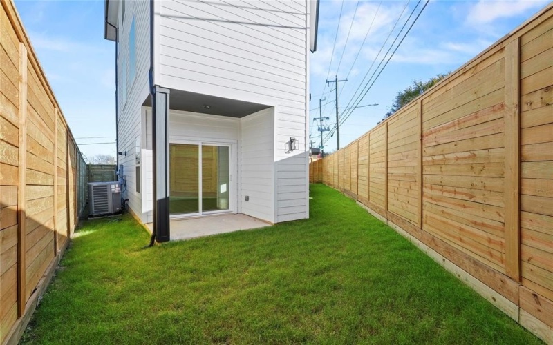 325 N Moore, Dallas, TX 75203, 4 Habitaciones Habitaciones , ,5 BañosBaños,Residential,En Venta,325 N Moore,0,21132772