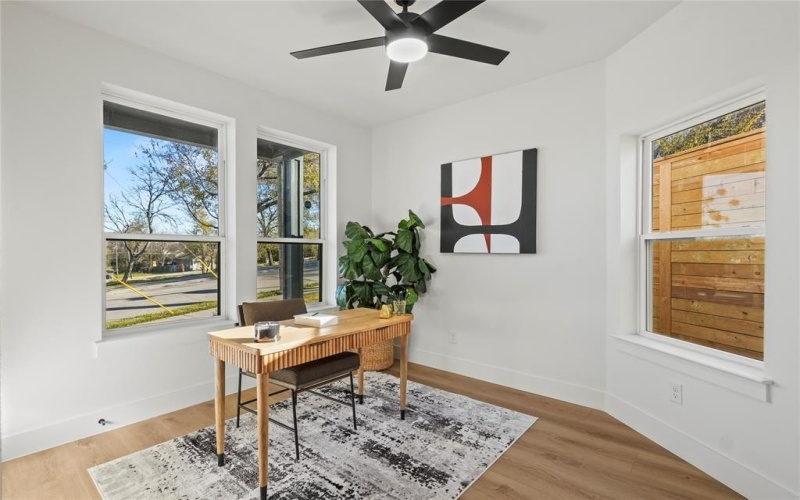 325 N Moore, Dallas, TX 75203, 4 Habitaciones Habitaciones , ,5 BañosBaños,Residential,En Venta,325 N Moore,0,21132772