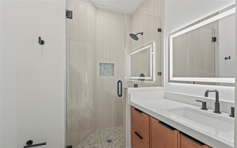 325 N Moore, Dallas, TX 75203, 4 Habitaciones Habitaciones , ,5 BañosBaños,Residential,En Venta,325 N Moore,0,21132772