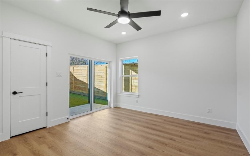 325 N Moore, Dallas, TX 75203, 4 Habitaciones Habitaciones , ,5 BañosBaños,Residential,En Venta,325 N Moore,0,21132772