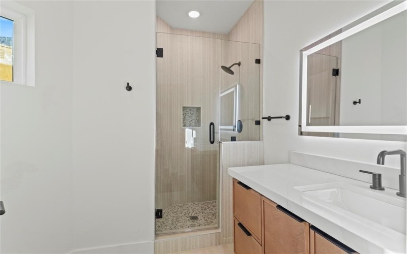 325 N Moore, Dallas, TX 75203, 4 Habitaciones Habitaciones , ,5 BañosBaños,Residential,En Venta,325 N Moore,0,21132772