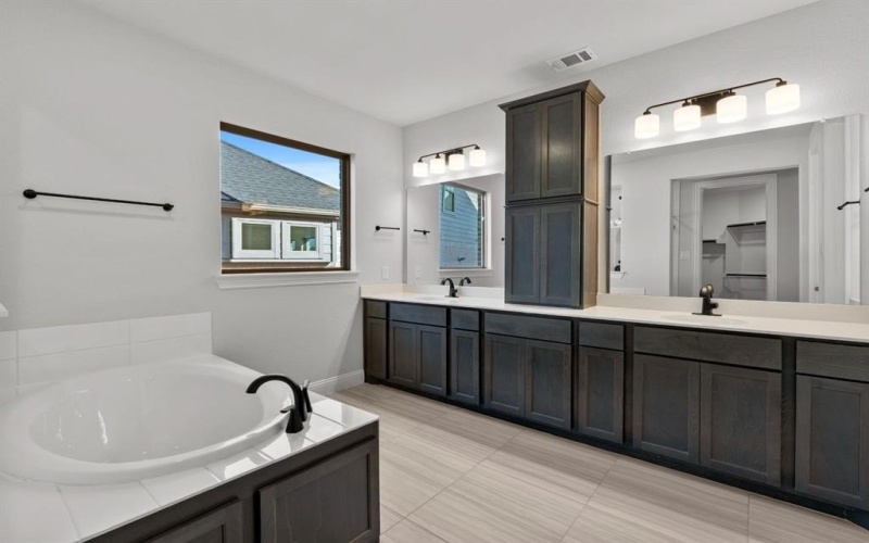 1500 Overbrook Parkway, Aubrey, TX 76227, 4 Habitaciones Habitaciones , ,5 BañosBaños,Residential,En Venta,1500 Overbrook Parkway,0,21132835