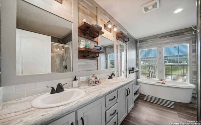 245 County Road 477, Stockdale, TX 78160, 3 Bedrooms Bedrooms, ,2 BathroomsBathrooms,Residential,For Sale,245 County Road 477,0,1885977