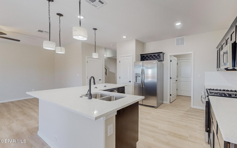 516 LOGWOOD Avenue, Canutillo, TX 79835, 4 Habitaciones Habitaciones , ,2 BañosBaños,Residential,En Venta,516 LOGWOOD Avenue,0,935244