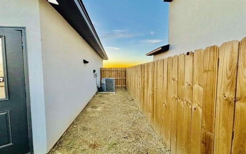 5225 Anacahuita Dr, Laredo, TX 78046, 3 Bedrooms Bedrooms, ,2 BathroomsBathrooms,Residential,For Sale,5225 Anacahuita Dr,0,20255415