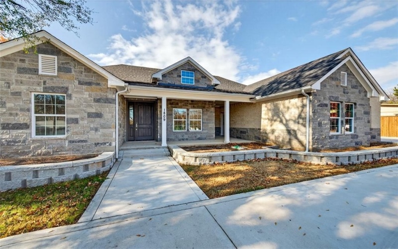 1809 Bluebonnet Avenue, Denison, TX 75020, 5 Habitaciones Habitaciones , ,3 BañosBaños,Residential,En Venta,1809 Bluebonnet Avenue,0,21130624