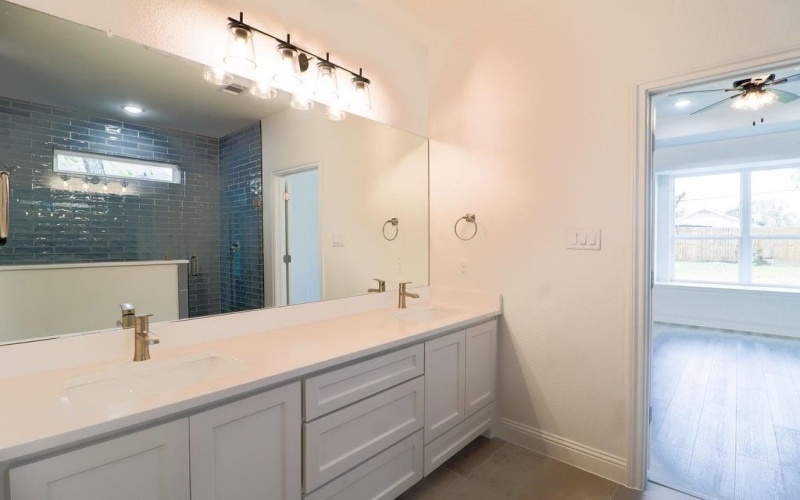 2613 Chestnut Avenue, Fort Worth, TX 76164, 4 Bedrooms Bedrooms, ,2 BathroomsBathrooms,Residential,For Sale,2613 Chestnut Avenue,0,21133557