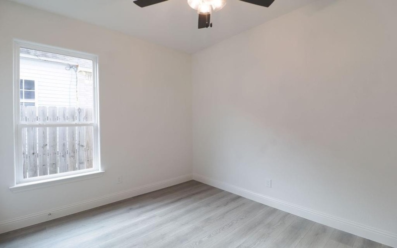 2613 Chestnut Avenue, Fort Worth, TX 76164, 4 Bedrooms Bedrooms, ,2 BathroomsBathrooms,Residential,For Sale,2613 Chestnut Avenue,0,21133557