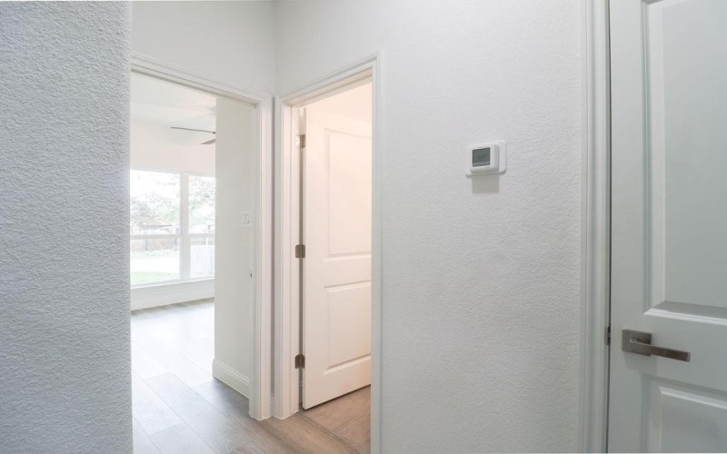 2613 Chestnut Avenue, Fort Worth, TX 76164, 4 Bedrooms Bedrooms, ,2 BathroomsBathrooms,Residential,For Sale,2613 Chestnut Avenue,0,21133557