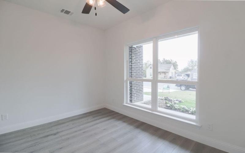 2613 Chestnut Avenue, Fort Worth, TX 76164, 4 Bedrooms Bedrooms, ,2 BathroomsBathrooms,Residential,For Sale,2613 Chestnut Avenue,0,21133557