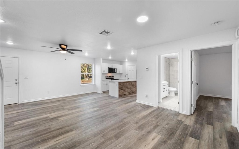 2004 W 2nd Avenue, Corsicana, TX 75110, 3 Habitaciones Habitaciones , ,2 BañosBaños,Residential,En Venta,2004 W 2nd Avenue,0,21133742