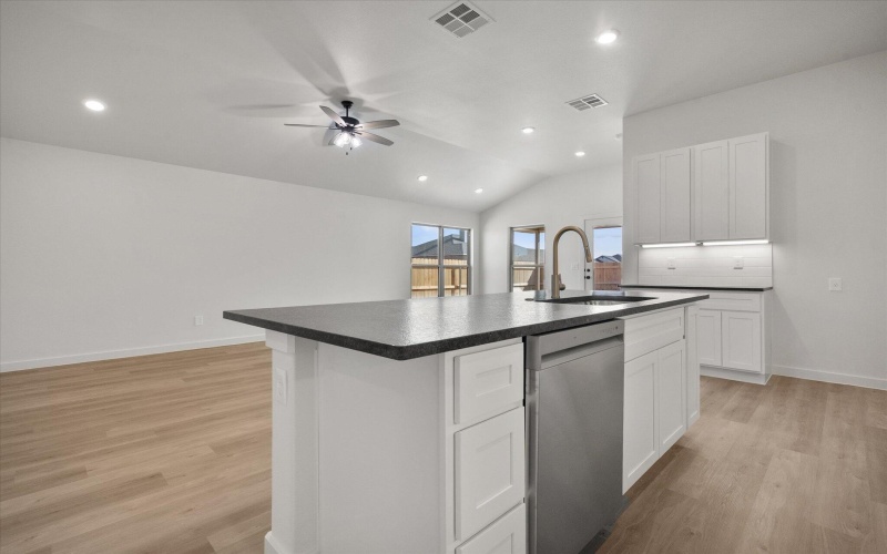 7201 7th Street, Lubbock, TX 79416, 4 Habitaciones Habitaciones , ,2 BañosBaños,Residential,En Venta,7201 7th Street,0,202564216